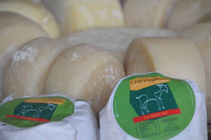 Queijos de Cabra Ca'brie'ro (brie de leite de cabra), Topo do Mundo e Nhotim