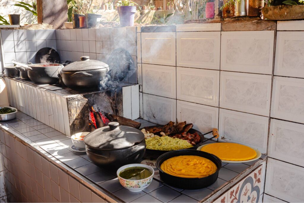 Aprendendo no Quintal fogão a lenha, comida mineira em Brumadinho