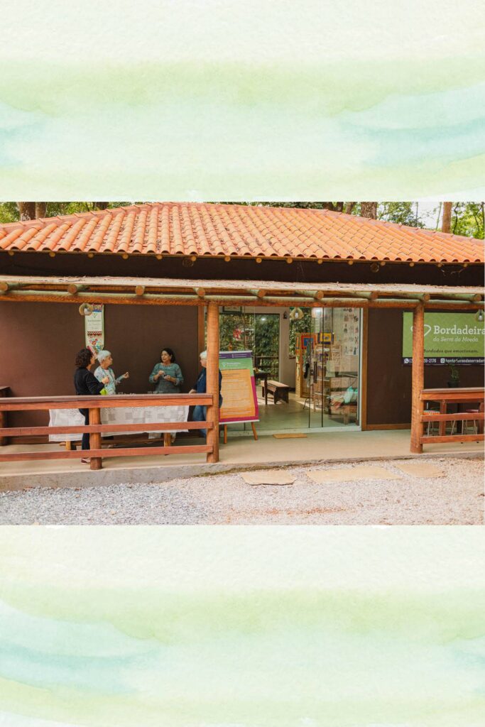 Bordando na varanda com as Bordadeiras da Serra da Moeda em Brumadinho, mg