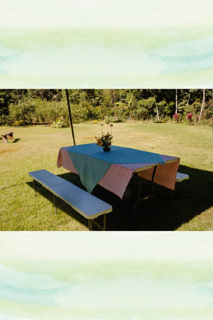 Mesa de piquenique da Ecovila Coração da Mata em Brumadinho