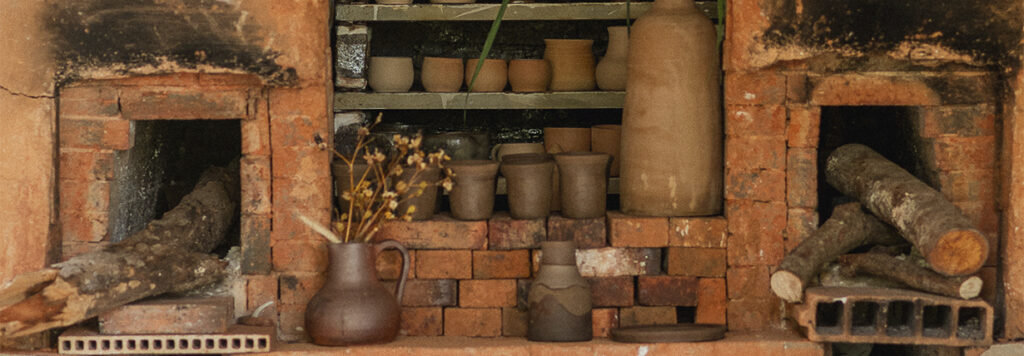 Imagem de um forno  lenha destinado a queima de cerâmica artesanal em Brumadinho, Minas Gerais