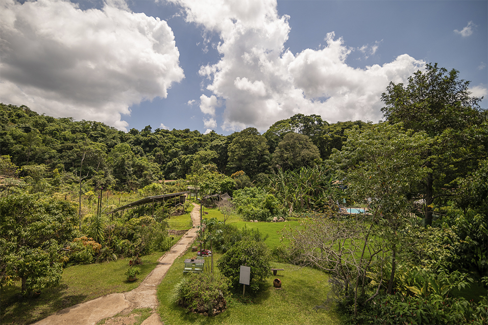 Extenso quintal visto de cima do empreendimento Verde Folhas em Brumadinho, MG.